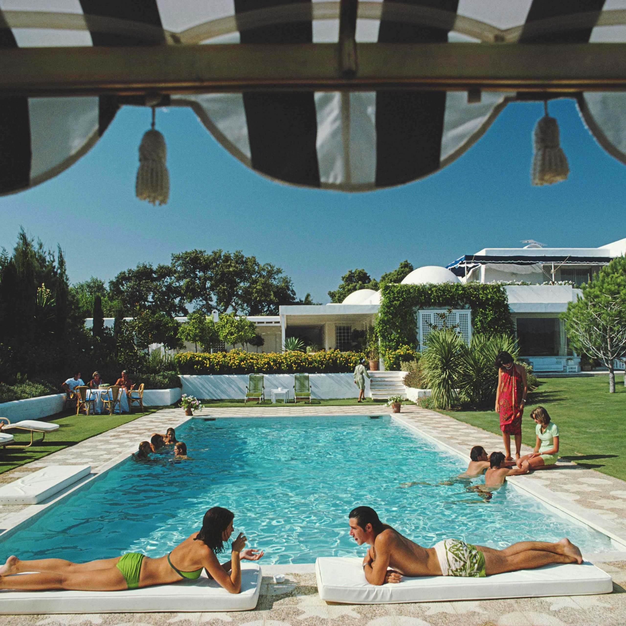 Slim Aarons photo of a poolside gathering